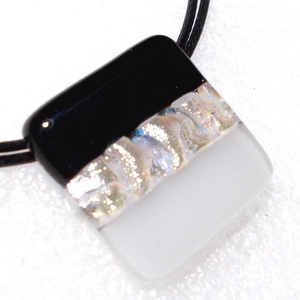 Fekete-fehér-ezüst nyaklánc,  ajándék névnapra, születésnapra. - ékszer - ékszerszett - Meska.hu