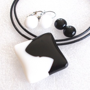 Fehér-fekete trendi ékszerszett, ajándék névnapra, születésnapra. - ékszer - ékszerszett - Meska.hu