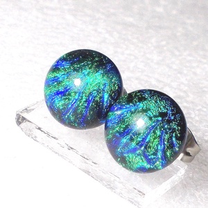 ORVOSI FÉM!  Pávakék ragyogás  stiftes fülbevaló, ajándék névnapra, születésnapra. - ékszer - fülbevaló - pötty fülbevaló - Meska.hu