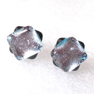 Orvosi fém! Sarkcsillag  üveg fülbevaló  , ajándék  névnapra, születésnapra. - ékszer - fülbevaló - pötty fülbevaló - Meska.hu