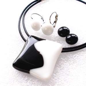 Fehér-fekete trendi ékszerszett, ajándék névnapra, születésnapra. - ékszer - ékszerszett - Meska.hu