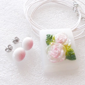 Ezüst fényű angol rózsa, romantikus ékszerszett, ajándék  ballagásra, névnapra, születésnapra. - ékszer - ékszerszett - Meska.hu