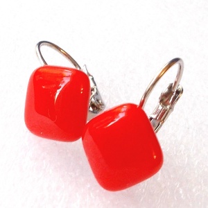 Piros kocka üveg fülbevaló, ajándék lányoknak, nőknek névnapra,születésnapra. - Meska.hu