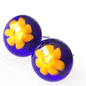  ORVOSI FÉM! Boglárka kékben üveg fülbevaló, ajándék névnapra, születésnapra., Ékszer, Fülbevaló, Pötty fülbevaló, Ékszerkészítés, Üvegművészet, MESKA