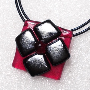 Metálfukszia nyaklánc, ajándék karácsonyra, névnapra születésnapra. - ékszer - nyaklánc - medál - Meska.hu