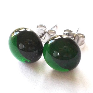 AKCIÓ! Smaragd stiftes üveg fülbevaló  , ajándék  névnapra, születésnapra. - Meska.hu