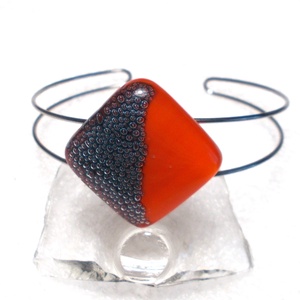  AKCIÓ! Elegáns piros karkötő, ajándék nőnek, névnapra, születésnapra., Ékszer, Karkötő, Karkötő medállal, Üvegművészet, Ékszerkészítés, MESKA