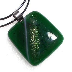 AKCIÓ! Smaragd fénysugár nyaklánc , ajándék nőknek névnapra, születésnapra karácsonyra., Ékszer, Ékszerszett, Ékszerkészítés, Üvegművészet, MESKA