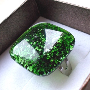 Szikrázó zöld aventurin gyűrű, üvegékszer ajándék névnapra, születésnapra. - ékszer - gyűrű - statement gyűrű - Meska.hu