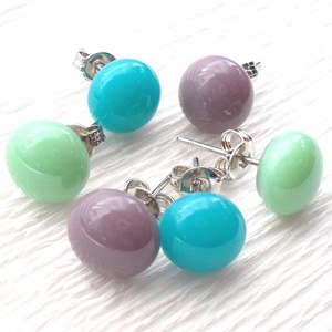 Nemesacél! Menta színű üveg fülbevaló, ajándék lányoknak, nőknek névnapra,születésnapra. - ékszer - fülbevaló - pötty fülbevaló - Meska.hu