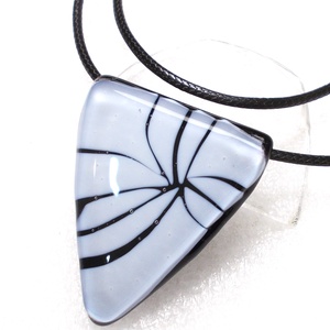 NEMESACÉL!   Fekete-fehér nyaklánc, ajándék névnapra, születésnapra. - ékszer - ékszerszett - Meska.hu