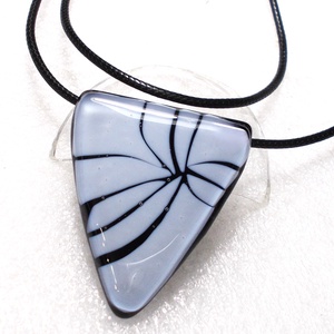 NEMESACÉL!   Fekete-fehér nyaklánc, ajándék névnapra, születésnapra. - ékszer - ékszerszett - Meska.hu