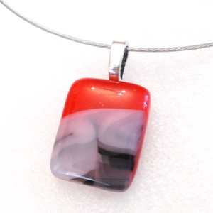 Fekete-fehér piros mintás nyaklánc, névnapra születésnapra. - ékszer - nyaklánc - medál - Meska.hu