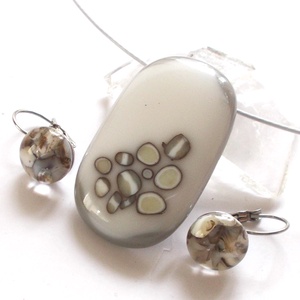 Fehér szürke mintával ékszerszett, ajándék ballagásra, névnapra, születésnapra. - ékszer - ékszerszett - Meska.hu