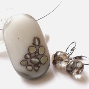 Fehér szürke mintával ékszerszett, ajándék ballagásra, névnapra, születésnapra., Ékszer, Ékszerszett, Ékszerkészítés, Üvegművészet, MESKA