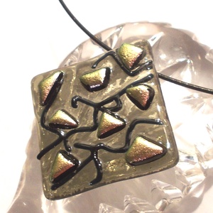 Szürkében pezsgő rózsafény dichroic nyaklánc, ajándék névnapra, születésnapra. - ékszer - ékszerszett - Meska.hu