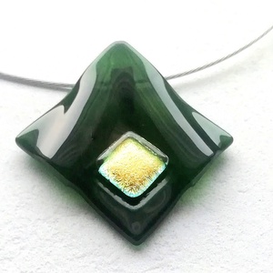 Aranyló smaragd trendi nyaklánc, ajándék névnapra, születésnapra. - Meska.hu