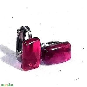 Fukszia ragyogás trendi klipszes fülbevaló  ajándék nőknek, lányoknak, névnapra, születésnapra., Ékszer, Fülbevaló, Klipsz, Ékszerkészítés, Üvegművészet, Fusing technikával készült, fukszia színű csúcsminőségű dichroic  ékszerüvegből. 
 Nemesacél trendi..., MESKA