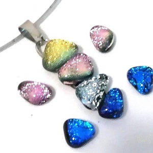  NEMESACÉL!  Színes dichroic kavicsok, szabálytalan ékszerszett. - Meska.hu