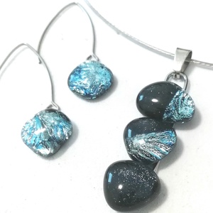 AKCIÓ! NEMESACÉL!  Kék-ezüst kavicsok dichroic ékszerszett. - Meska.hu