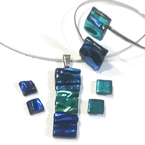 NEMESACÉL!  Kék-zöld kockák trendi ékszerszett, díszdobozba csomagolva. - ékszer - ékszerszett - Meska.hu