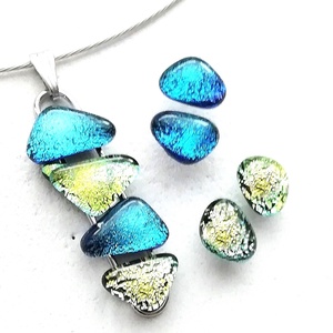  NEMESACÉL!  Színes dichroic kavicsok, szabálytalan ékszerszett. - ékszer - ékszerszett - Meska.hu