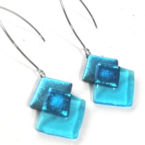 ORVOSI FÉM !  Kék kockák trendi  fülbevaló  , ajándék  névnapra, születésnapra., Ékszer, Fülbevaló, Lógó fülbevaló, Ékszerkészítés, Üvegművészet, MESKA