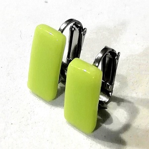 Üde zöld trendi klipszes fülbevaló  ajándék nőknek, lányoknak, névnapra, születésnapra. - Meska.hu