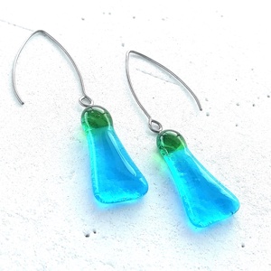 ORVOSI FÉM! Kék harangvirág fülbevaló, ajándék nőknek névnapra, születésnapra.  - ékszer - fülbevaló - lógó fülbevaló - Meska.hu