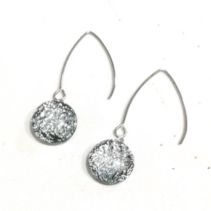 ORVOSI FÉM !  Ezüst-fény trendi  fülbevaló  , ajándék  névnapra, születésnapra. - ékszer - fülbevaló - lógó fülbevaló - Meska.hu