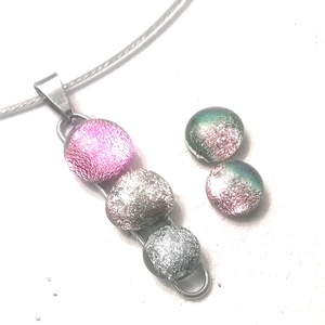  NEMESACÉL!  Színes dichroic kavicsok, szabálytalan ékszerszett., Ékszer, Ékszerszett, Ékszerkészítés, Üvegművészet, MESKA