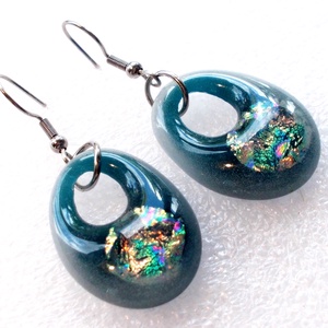 AKCIÓ!  Lógós dichroic fülbevaló, ajándék nőknek névnapra, születésnapra.  - Meska.hu