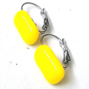 ORVOSI ACÉL!  Citrom sárga kapszula formájú trendi üveg fülbevaló. - ékszer - fülbevaló - lógó fülbevaló - Meska.hu