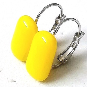 ORVOSI ACÉL!  Citrom sárga kapszula formájú trendi üveg fülbevaló. - ékszer - fülbevaló - lógó fülbevaló - Meska.hu