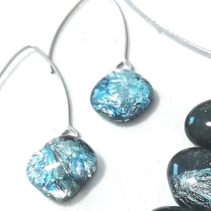 AKCIÓ! NEMESACÉL!  Kék-ezüst kavicsok dichroic fülbevaló. - Meska.hu