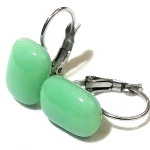 ORVOSI ACÉL!  Menta kapszula formájú trendi üveg fülbevaló., Ékszer, Fülbevaló, Lógó fülbevaló, Ékszerkészítés, Üvegművészet, MESKA