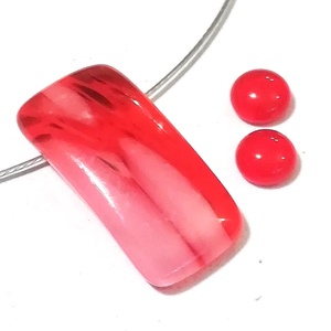 NEMESACÉL!  Piros-fehér ékszerszett., Ékszer, Ékszerszett, Ékszerkészítés, Üvegművészet, Piros - fehé színű mintás ékszerüveg felhasználásával készítettem ezt a nyakláncot és fülbevalót.
M..., MESKA