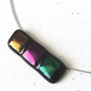  Dichroic ragyogás nyaklánc, ajándék fülbevalóval, névnapra, születésnapra. - Meska.hu
