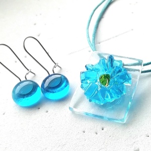 Kék virágos ékszerszett, ajándék  lányoknak szalagavatóra, névnapra, születésnapra. - ékszer - ékszerszett - Meska.hu