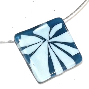 NEMESACÉL!  Kék -fehér nyaklánc, ajándék névnapra, születésnapra. - ékszer - ékszerszett - Meska.hu