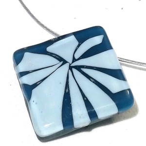 NEMESACÉL!  Kék -fehér nyaklánc, ajándék névnapra, születésnapra. - Meska.hu