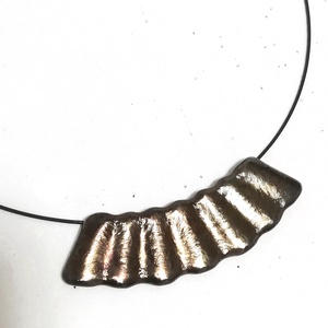 Bronzos hullámzás dichroic nyaklanc ajándék névnapra, születésnapra. - ékszer - nyaklánc - párhuzamos nyaklánc - Meska.hu