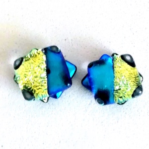 NEMESACÉL! Szabálytalan szépségek stiftes üveg fülbevaló  , ajándék  névnapra, születésnapra. - Meska.hu