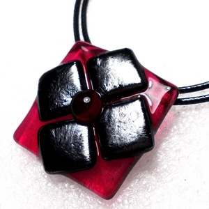 Metálfukszia nyaklánc, ajándék karácsonyra, névnapra születésnapra., Ékszer, Nyaklánc, Medál, Ékszerkészítés, Üvegművészet, MESKA