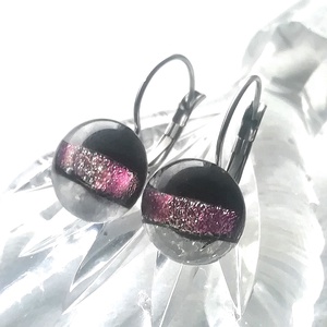 Fekete-rózsaszín szalagos  kapcsos fülbevaló, ajándék nőknek névnapra, születésnapra.  - ékszer - fülbevaló - lógós kerek fülbevaló - Meska.hu