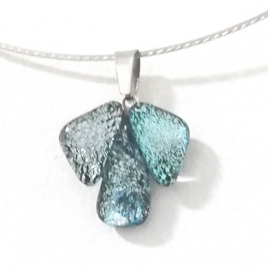  NEMESACÉL!  Ezüstkék cseppek dichroic nyaklánc., Ékszer, Nyaklánc, Medálos nyaklánc, Ékszerkészítés, Üvegművészet, MESKA