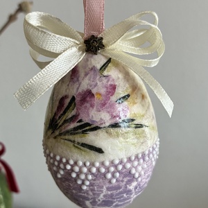 Lila tulipános húsvéti tojás, Ünnepi díszek, dekorációk, Húsvéti díszek és dekorációk, Húsvéti tojás, hímestojás, Decoupage, transzfer és szalvétatechnika, Festett tárgyak, MESKA