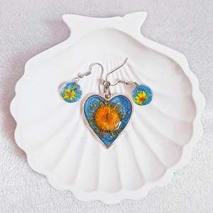 Napfényes Szív - Valódi Virágos Műgyanta Ékszerszett (Fülbevaló és Medál), Kék Színű - ékszer - ékszerszett - Meska.hu