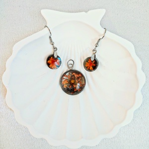 Őszi Éj Parázs  Narancssárga Virágos Műgyanta/Kaboson Ékszerszett, Fekete Alapon - ékszer - ékszerszett - Meska.hu