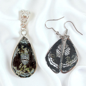 Fekete Csipkés Műgyanta Ékszerszett Fehér Virággal, Elegáns V-forma, Ékszer, Ékszerszett, Ékszerkészítés, MESKA